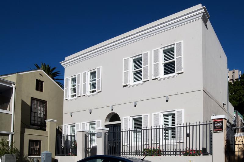 To Let 2 Bedroom Property for Rent in Green Point Western Cape